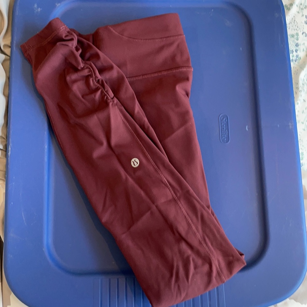 Lululemon, size 4, maroon leggings